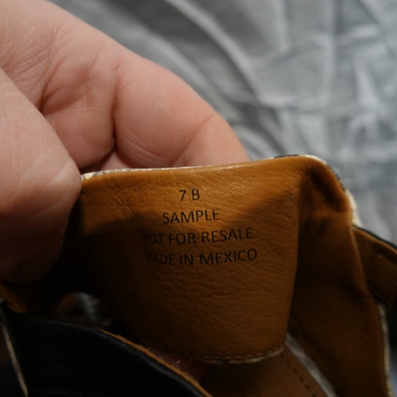 ARIAT Two24 Black w/Gray Snakeskin Print Block Heeled Slingback Sandals, size 7 - Picture 8 of 9